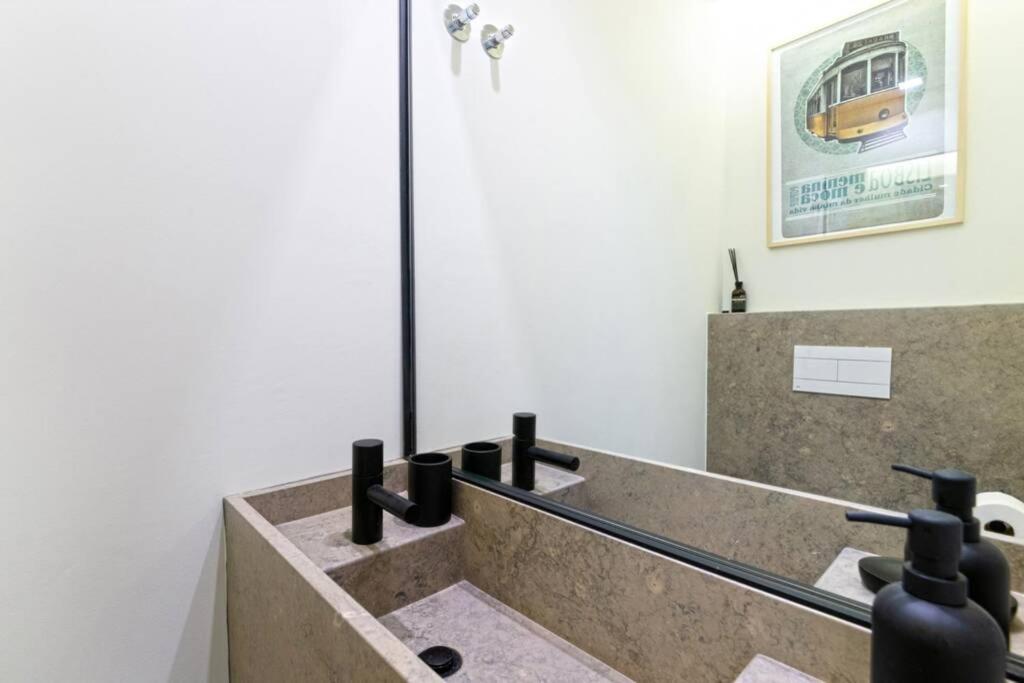 Stylish Apartment By Av. Da Liberdade Lisbon Bagian luar foto
