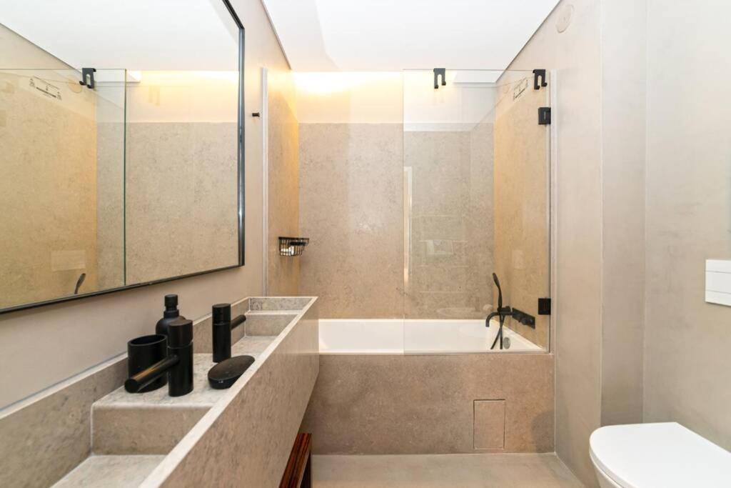 Stylish Apartment By Av. Da Liberdade Lisbon Bagian luar foto